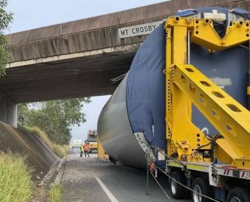 Loaded wind turbione crashes into bridge - Who will be responsbile under Chsin or Respnsibility obilgations?